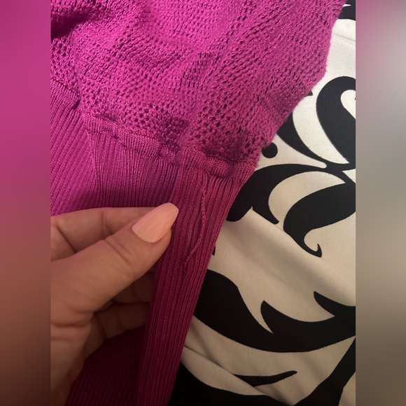 Used Bebe one arm fuschia pink blouse- size l - Picture 13 of 16